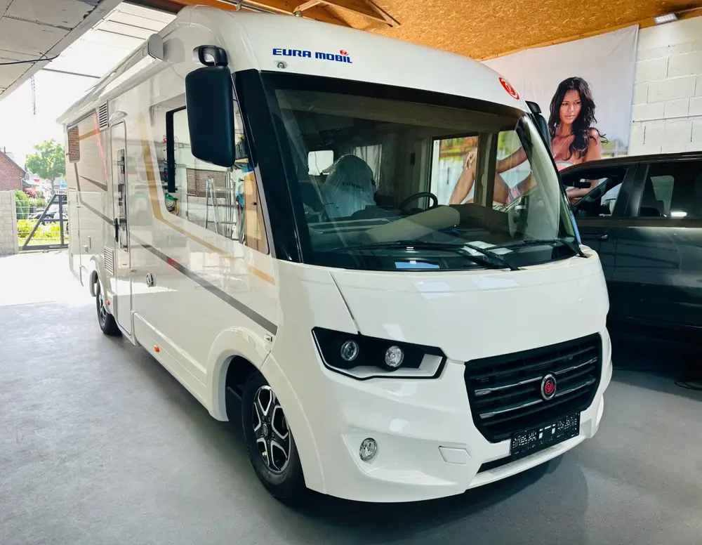 Weißes Eura Mobil nach der Fahrzeugaufbereitung
